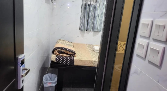 Номер Standard Hostel 16 RECEPTION 24 HOUR Block E 10th floor CHUNG KING MANSION TSIM SHA TSUI KOWLOON