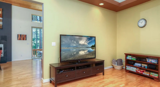 Chic 3BR in Truckee Tahoe Donner Access by RedAwning, Забронировать Отель Отели Траков 3 звезды, 3*