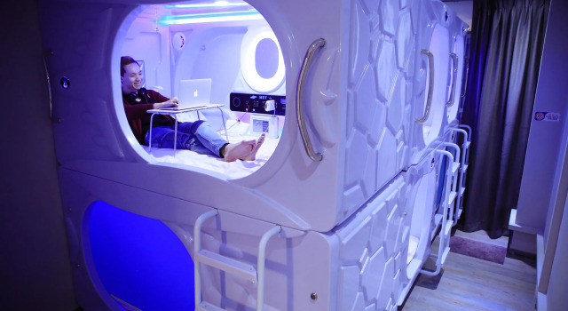MET A Space Pod @ Boat Quay