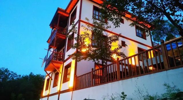 Manzara Konak Otel, Забронировать Отель Отели Сафранболу с парковкой, рядом с Парк Мехмета Акифа Эрсоя, Парковка