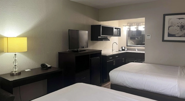 Четырёхместный номер Deluxe Studio 6 Charlotte, NC - Airport South