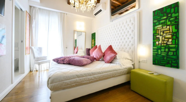Двухместный номер Superior с балконом и с видом на город Domus Spagna Frattina Prestige Suite