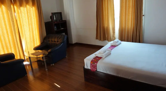 Forest Hotel, Забронировать Отель Отели Паксе с парковкой, рядом с Wat Phabat, Парковка