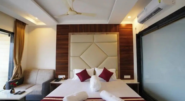 Lipi Resort and Spa, Book Ferieresort Hoteller i Mandarmani med pool, Swimmingpool