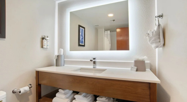 Четырёхместный номер Standard Holiday Inn Express & Suites - Mobile - I-65 by IHG