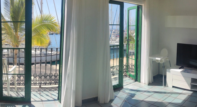 Апартаменты First Line Luxury Apartment by El Sirocco