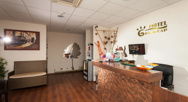 Hotel Grand Cap Rooftop Pool, Book Hotel Agde Canal du Midi
