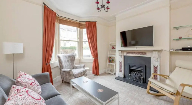 Spacious House - 2 Double Rooms - Street Parking - Garden, Buchen Sie Hotel Bath 