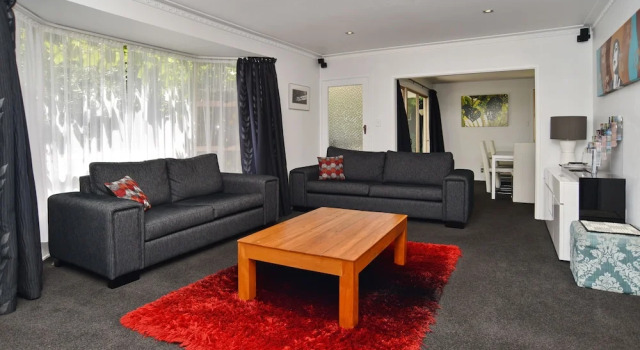 Relaxed 3BR Hideaway - Outdoor Living & Pets - Christchurch Holiday Homes, Забронировать Вилла Merivale 
