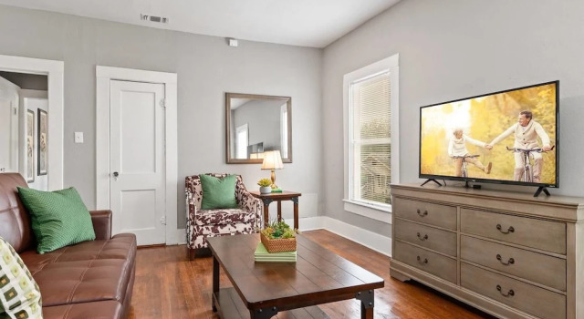 River City Retreat Best Location, Sleeps 4!