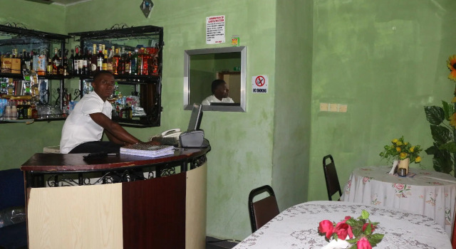 BV Standard Executive Hotel, Reservar Hotel Calabar Nigéria, perto de Big Qua Shopping Complex