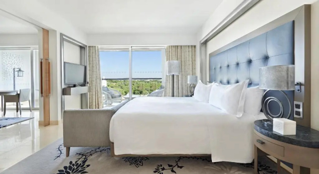 Двухместный люкс Deluxe с видом на бассейн Conrad Algarve