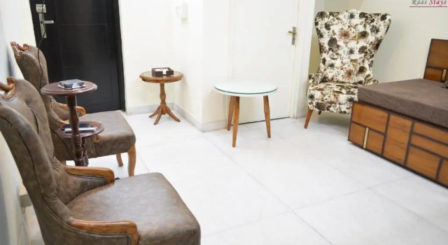 Furnished 2BHK Independent Apartment 7 in Greater Kailash - 1 Delhi, Забронировать Апартаменты/квартира Отели Нью-Дели с парковкой, Парковка