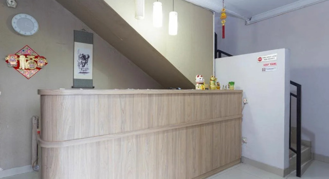 RedDoorz Plus near Lippo Cikarang Mall