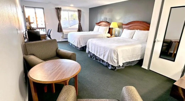 Четырёхместный номер Standard Economy Inn
