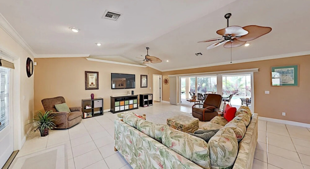 Canal-front Cape Coral Oasis W/ Private Pool 4 Bedroom Home, Забронировать Дом для отпуска Виллы Кейп-Корал, Вилла