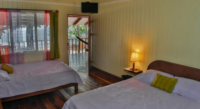 Четырёхместный номер Standard с красивым видом из окна Hotel Brasilito