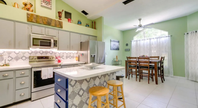 Коттедж с 3 комнатами Sunny Home w/ Pool & Lanai - Near Rainbow River!