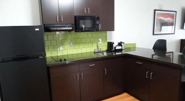 Четырёхместный семейный люкс Duchesne Inn Extended Stay