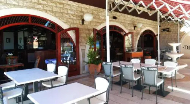 Guesthouse Kamen Kuća, Забронировать Отель Отели Подстраны 3 звезды, рядом с Частный Пляж «Вилла Палмс Апартментс Никса Рузич», 3*