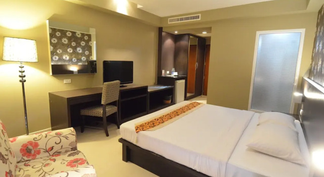 Номер Deluxe с красивым видом из окна Welcome Plaza Hotel Pattaya