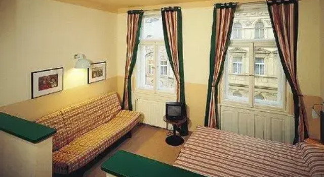 Полулюкс Hotel Malá Strana