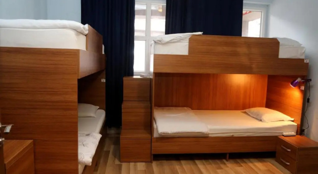 Кровать в общем номере Moon Hostel