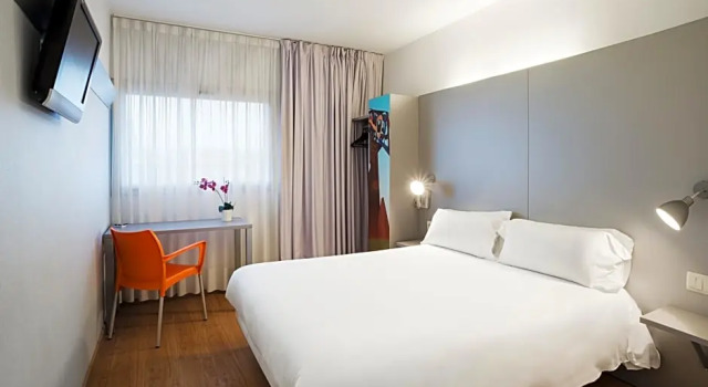 Номер Superior B&B HOTEL Girona 2