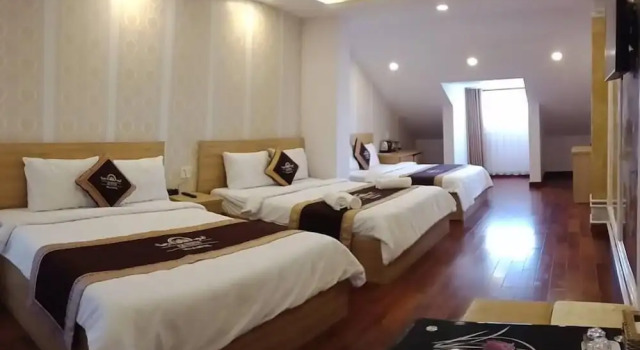 Кровать в общем номере Queen Villa 2 Hotel