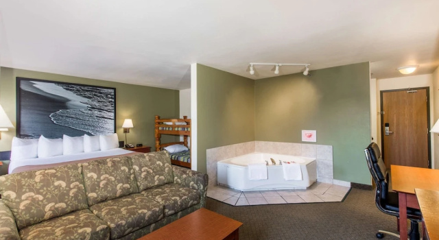Люкс c 1 комнатой Super 8 by Wyndham Amherst NS