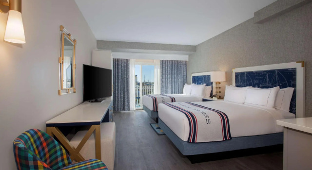 Четырёхместный номер Standard Fenwick Shores, Tapestry Collection by Hilton