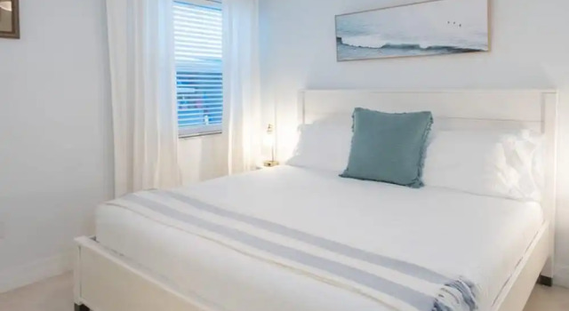 Secluded Beachfront Vibes Surf Pet Friendly, Buchen Sie Ferienhaus Fort Pierce Shores Florida