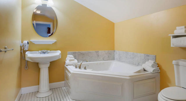 Двухместный люкс Essex Street Inn & Suites, an Ascend Collection Hotel