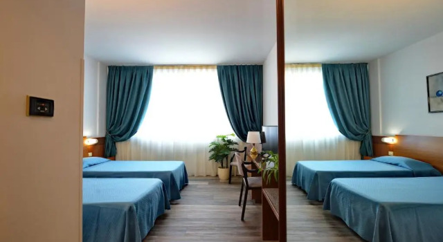Четырёхместный номер Standard Hotel Krystal