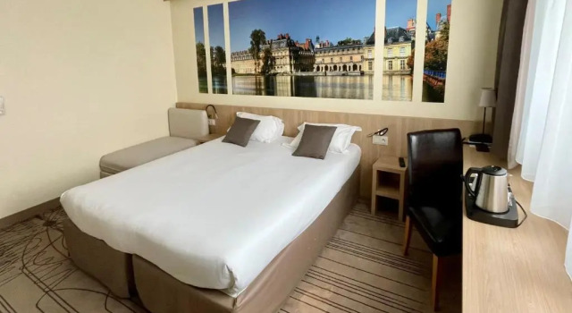 Номер Standard Brit Hotel Montargis