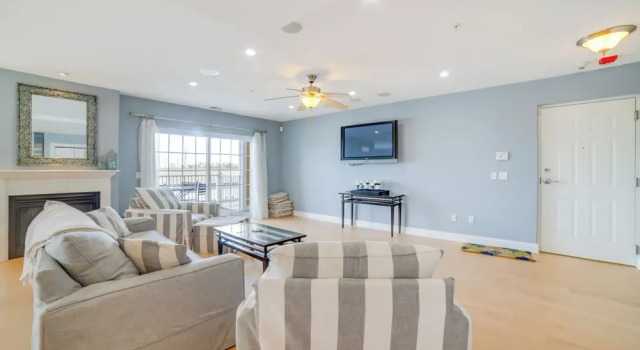 Charming New Buffalo Condo: Walk to Lake Michigan!, Забронировать Апартаменты/квартира Апартаменты Нью-Буффало, рядом с New Buffalo Railroad Museum, Апартаменты/квартира