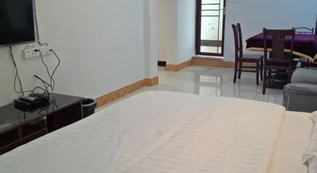 Hefeng Yitong Hotel, Prenota Hotel Enshi Prefecture Cina