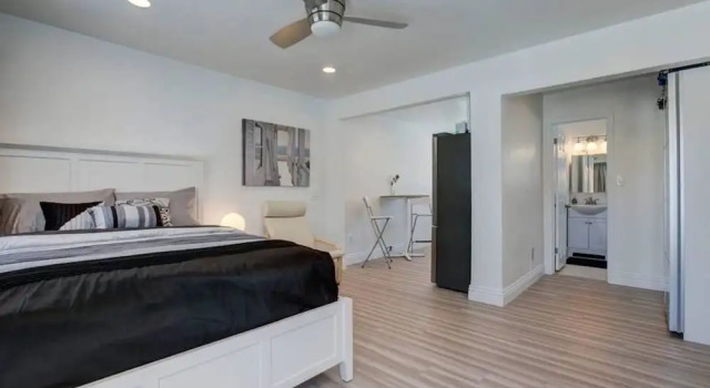 B3 Large Contemporary Studio Steps From Beach With AC, Забронировать Дом для отпуска Виллы Ньюпорт-Бич, Вилла