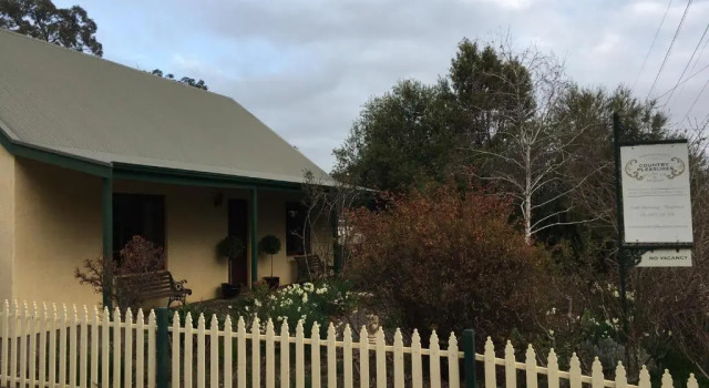 Коттедж Country Pleasures Bed and Breakfast