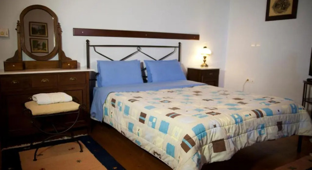 Kannaveiko, Book Hotel Áno Khóra 
