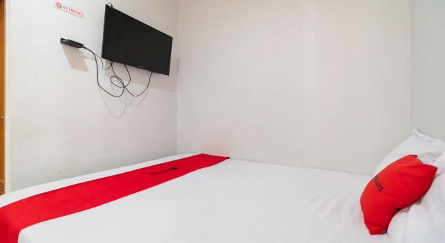 Номер Standard RedDoorz @ Tondano Benhil