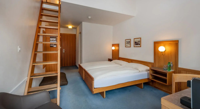 Hotel Schweizerhof, Book Hotel Hoteller i Bregaglia Valley med parkering, Parkering
