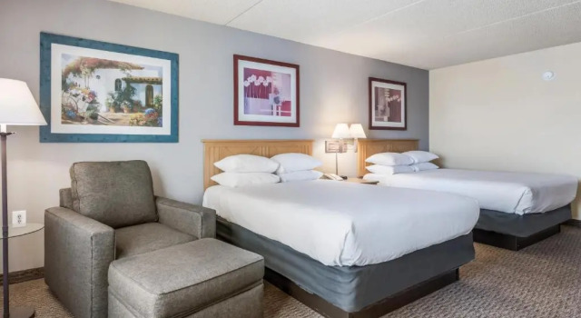 Четырёхместный номер Deluxe Red Lion Inn & Suites Goodyear Newly Renovated