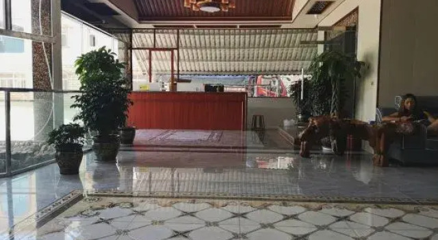 Hongshi Business Hotel, Buchen Sie Hotel Shiping Yunnan