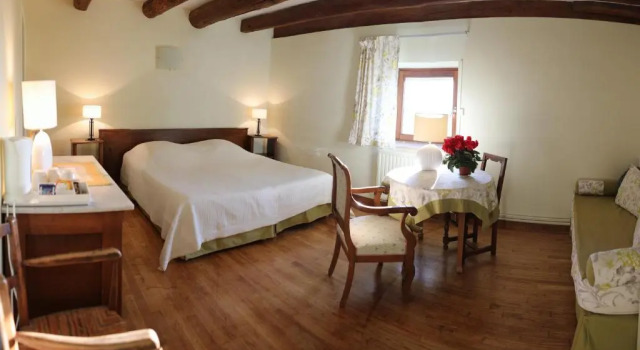 Maison d'hotes Sainte Genevieve, Varaa Hotelli  