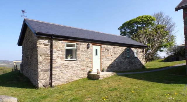 Коттедж Detached barn with valley views near Cardigan