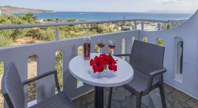 Апартаменты с балконом и с видом на море Folia Apartments
