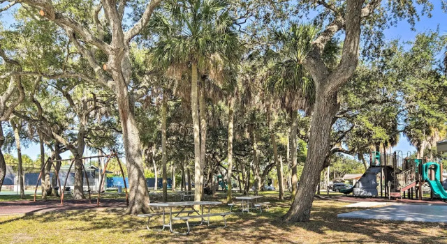 Коттедж Indian Rocks Beach Home - 2 Blocks to Beach!