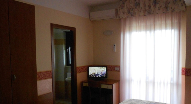 Hotel De La Ville, Varaa Hotelli Carpino Foresta Umbra