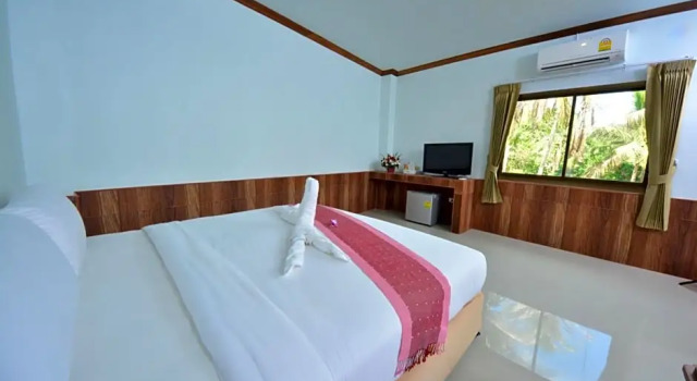 Двухместный номер Standard с балконом Haad Yao Bayview Resort & Spa - SHA plus Certified
